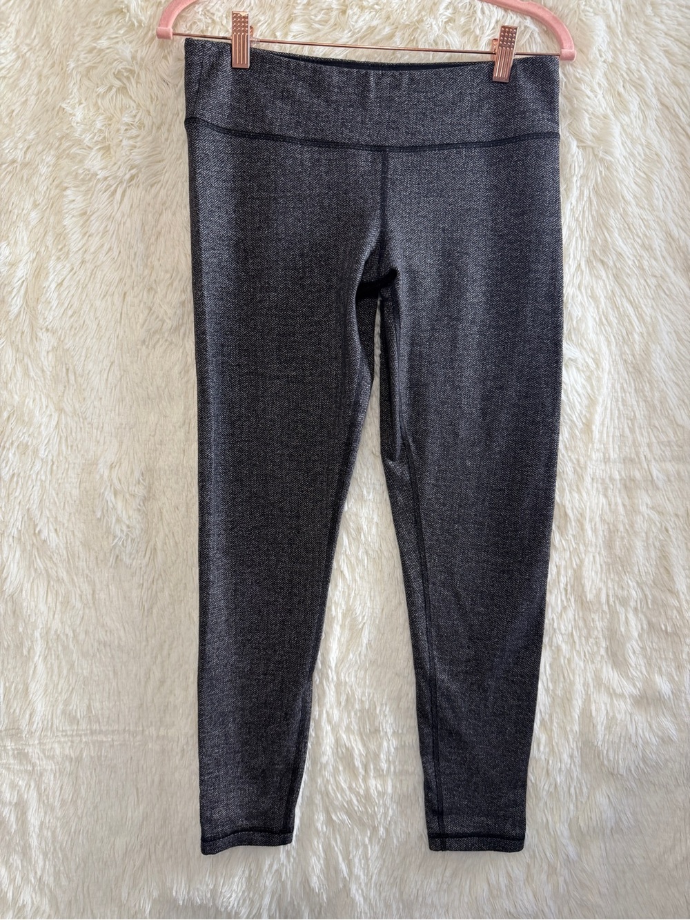 TNA Artizia Womens Atmosphere Leggings Size L Grey Black Herringbone Knit Sporty